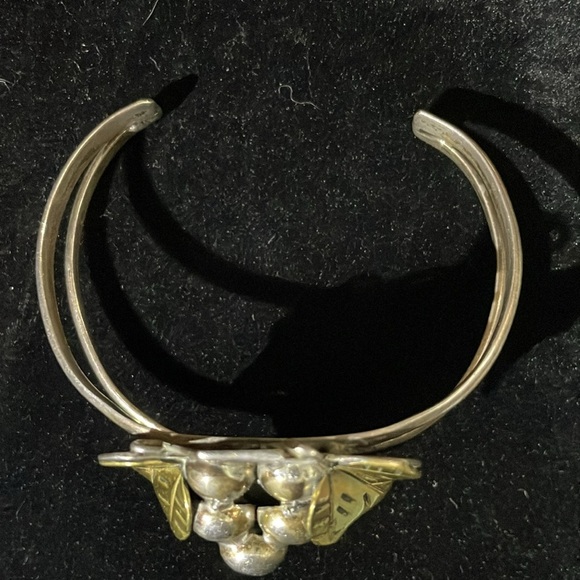 Vintage brass sterling silver grape leaf cluster cuff bracelet - Picture 2 of 6